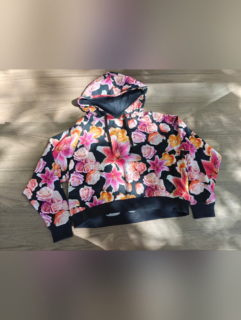 Monki Lily And Rose Crop Hoodie in Black with Pink & Peach Blooms